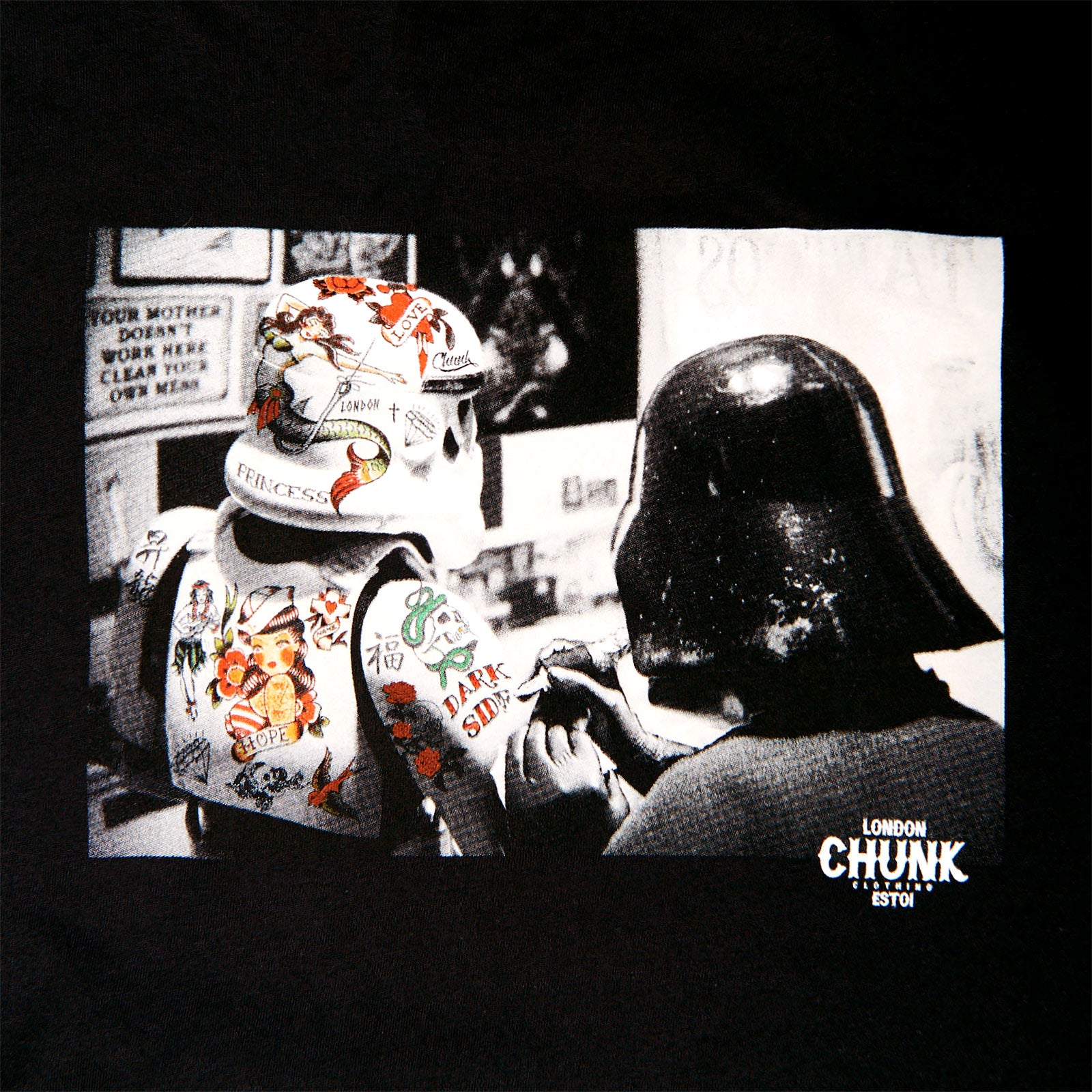 Productafbeelding Dark Side Tattoo T-Shirt voor Star Wars Fans Zwart