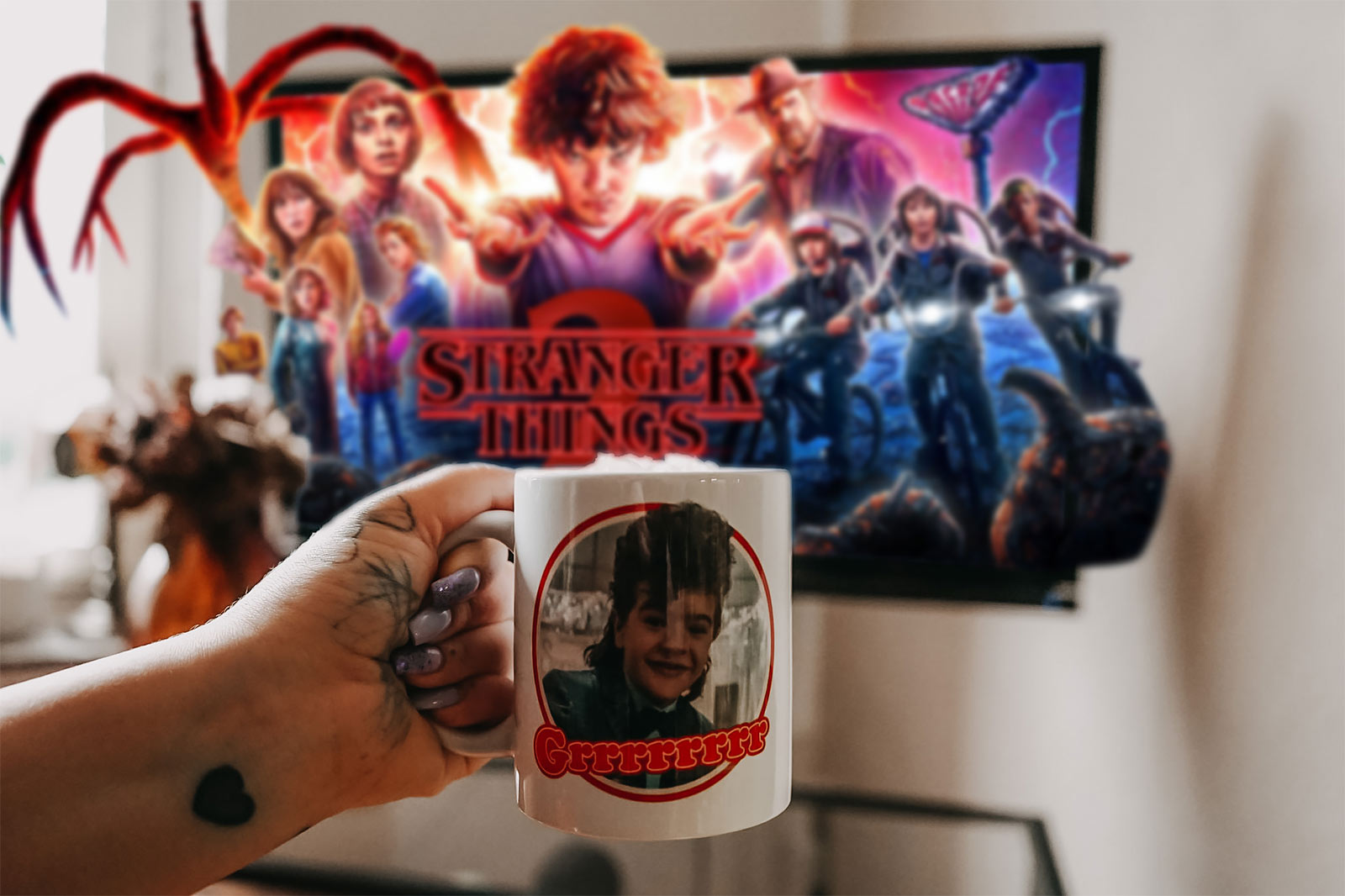 Productafbeelding Stranger Things - Dustin Snowball Dance Mok
