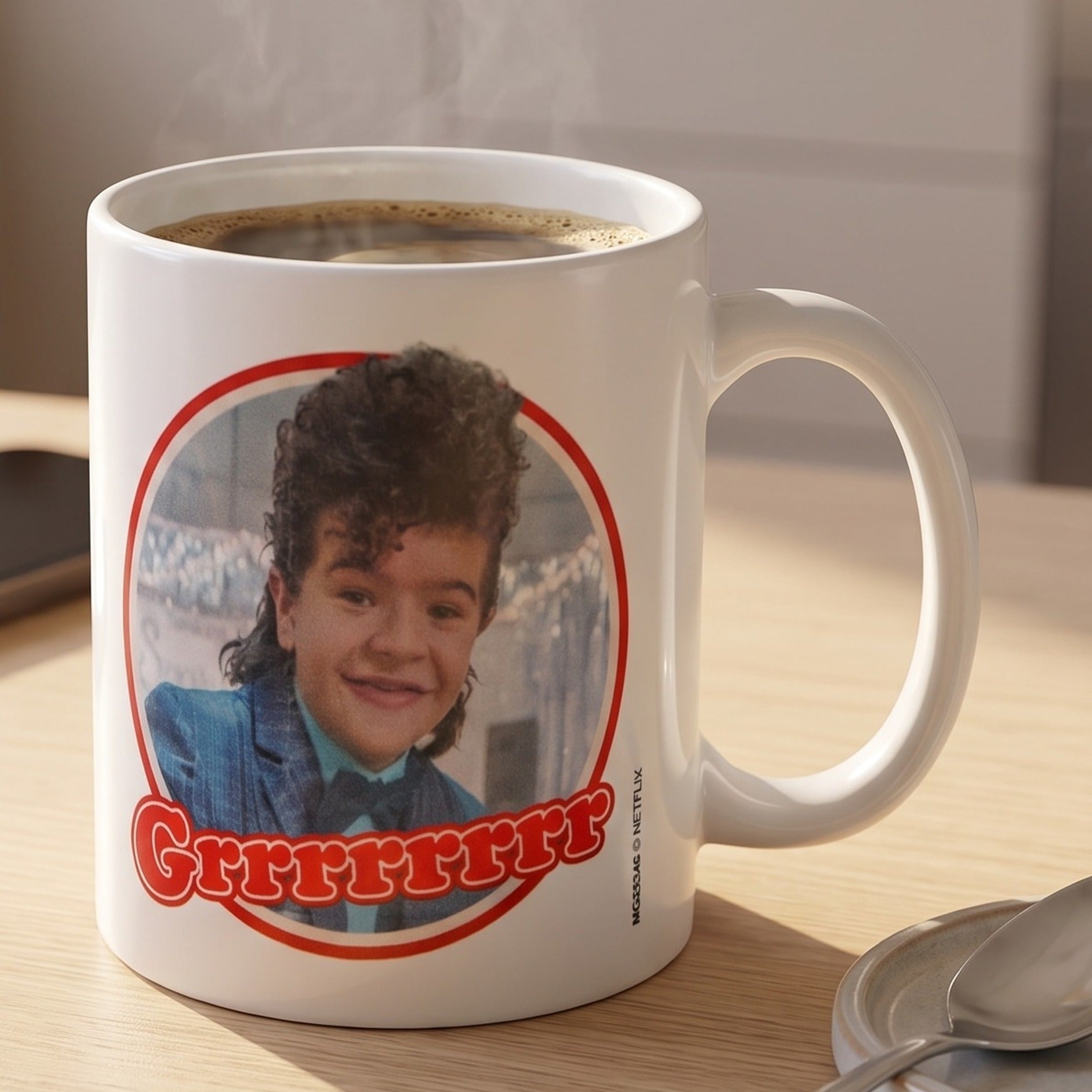 Productafbeelding Stranger Things - Dustin Snowball Dance Mok