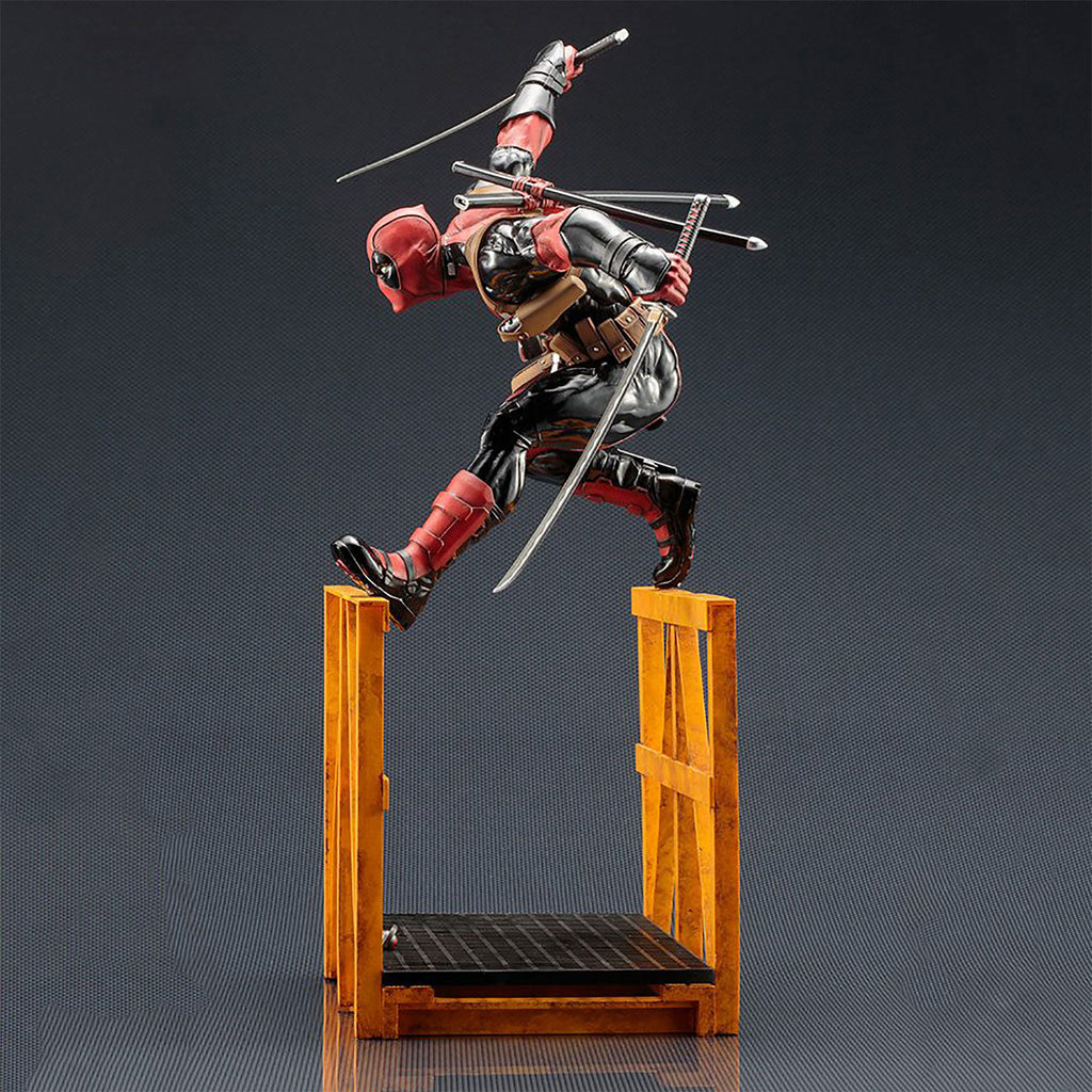 Productafbeelding Super Deadpool Verzamelaarsbeeldje 43 cm