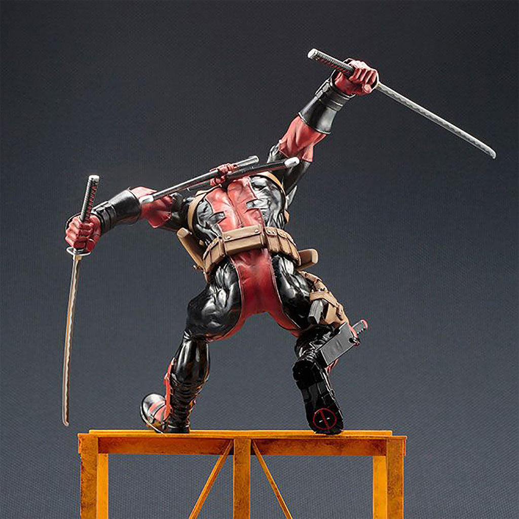 Productafbeelding Super Deadpool Verzamelaarsbeeldje 43 cm