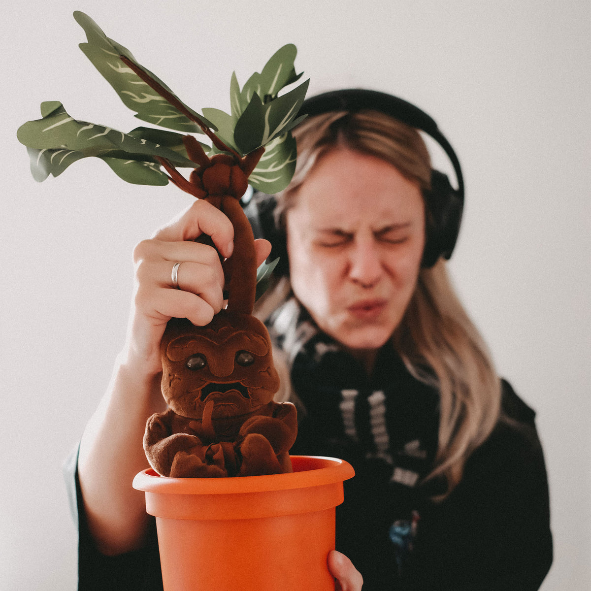 Productafbeelding Harry Potter - Mandragora Knuffelfiguur met Geluid 35 cm