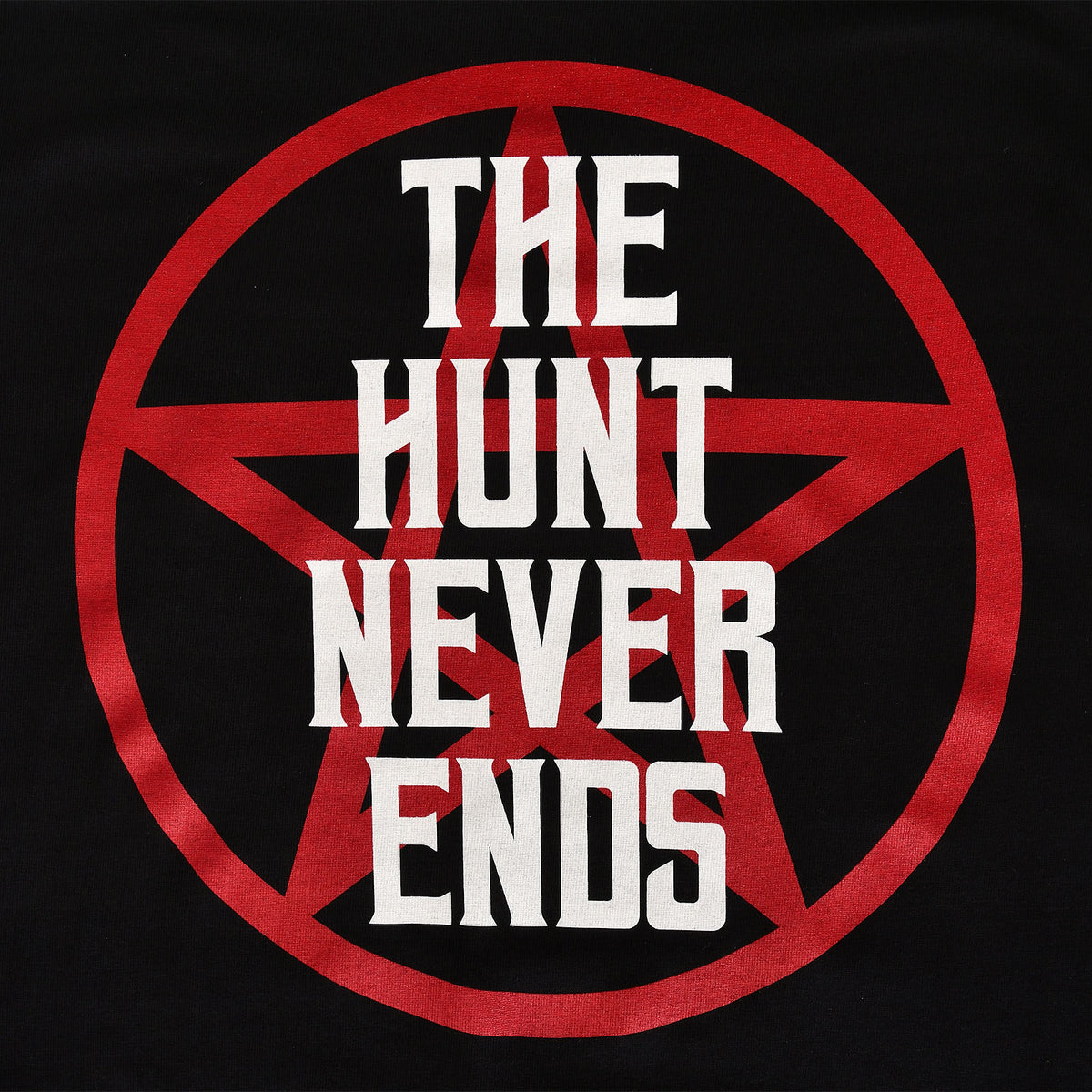 Productafbeelding The Hunt Never Ends T-shirt voor Supernatural Fans zwart