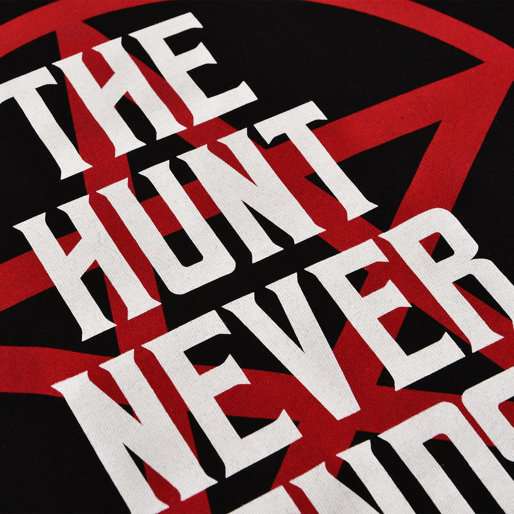 Productafbeelding The Hunt Never Ends T-shirt voor Supernatural Fans zwart