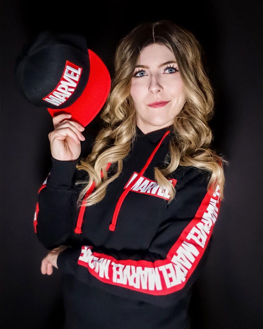 Productafbeelding Marvel - Logo Hoodie met mouwprint zwart