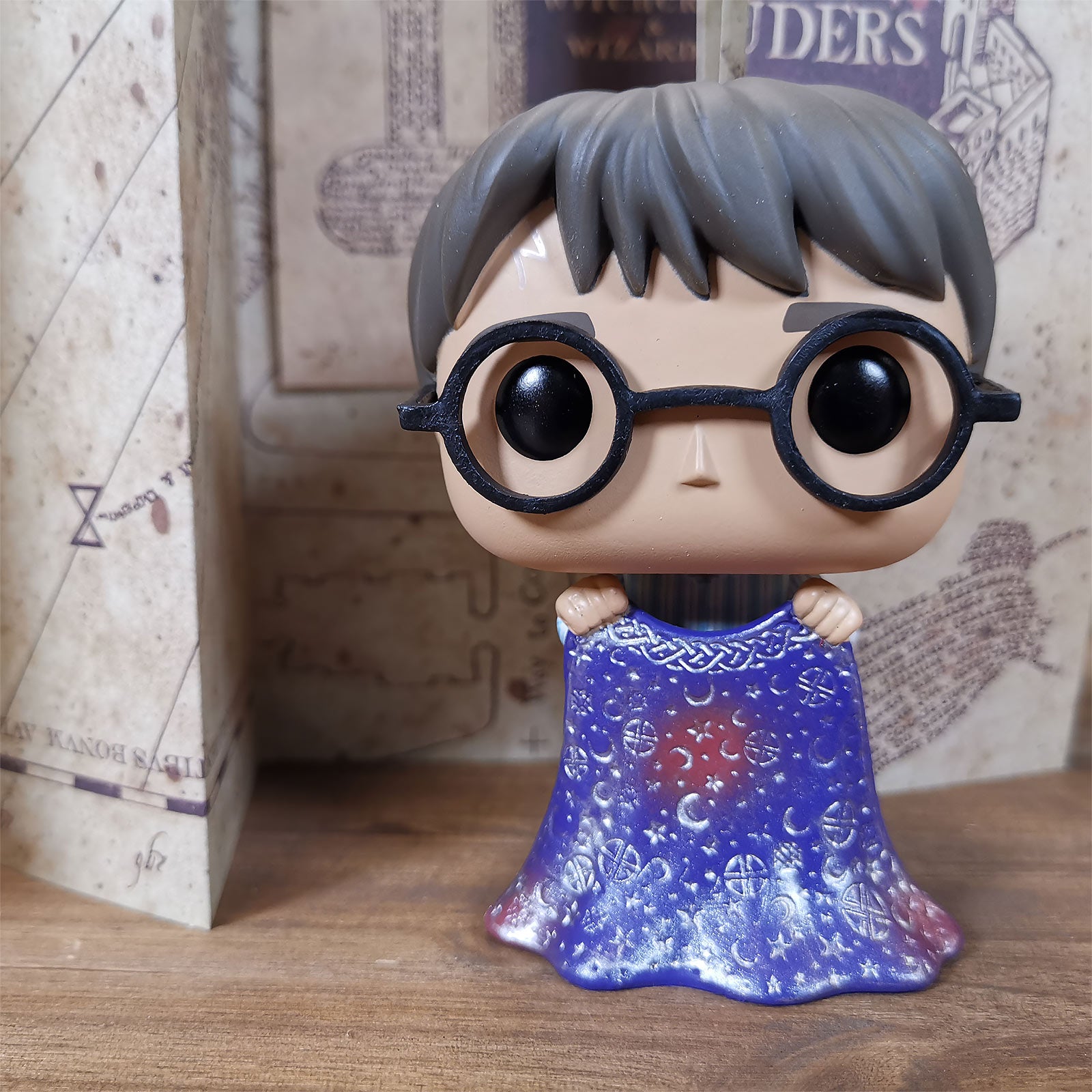 Productafbeelding Harry Potter met Onzichtbaarheidsmantel Funko Pop Figuur