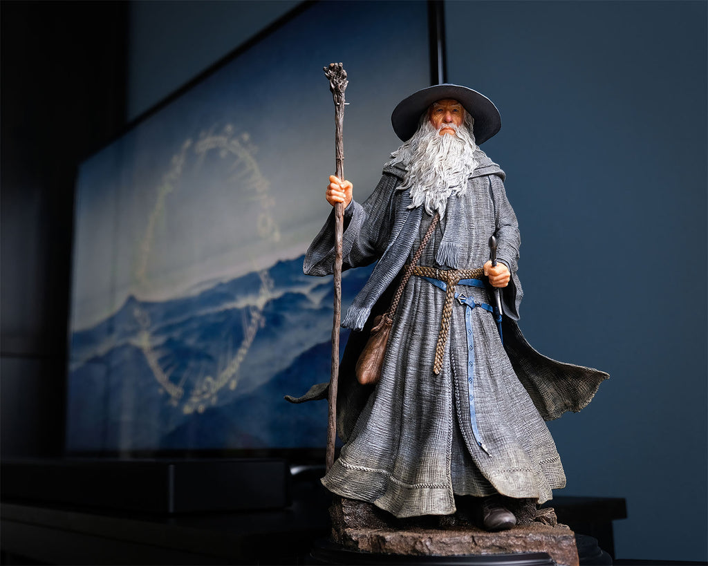 Productafbeelding In de ban van de Ring - Gandalf de Grijze Classic Series Deluxe Figuur 35 cm