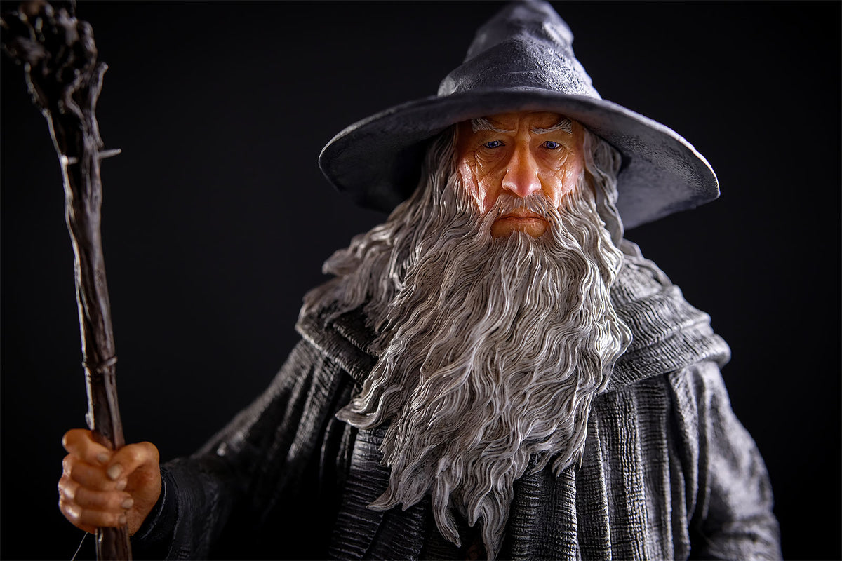 Productafbeelding In de ban van de Ring - Gandalf de Grijze Classic Series Deluxe Figuur 35 cm