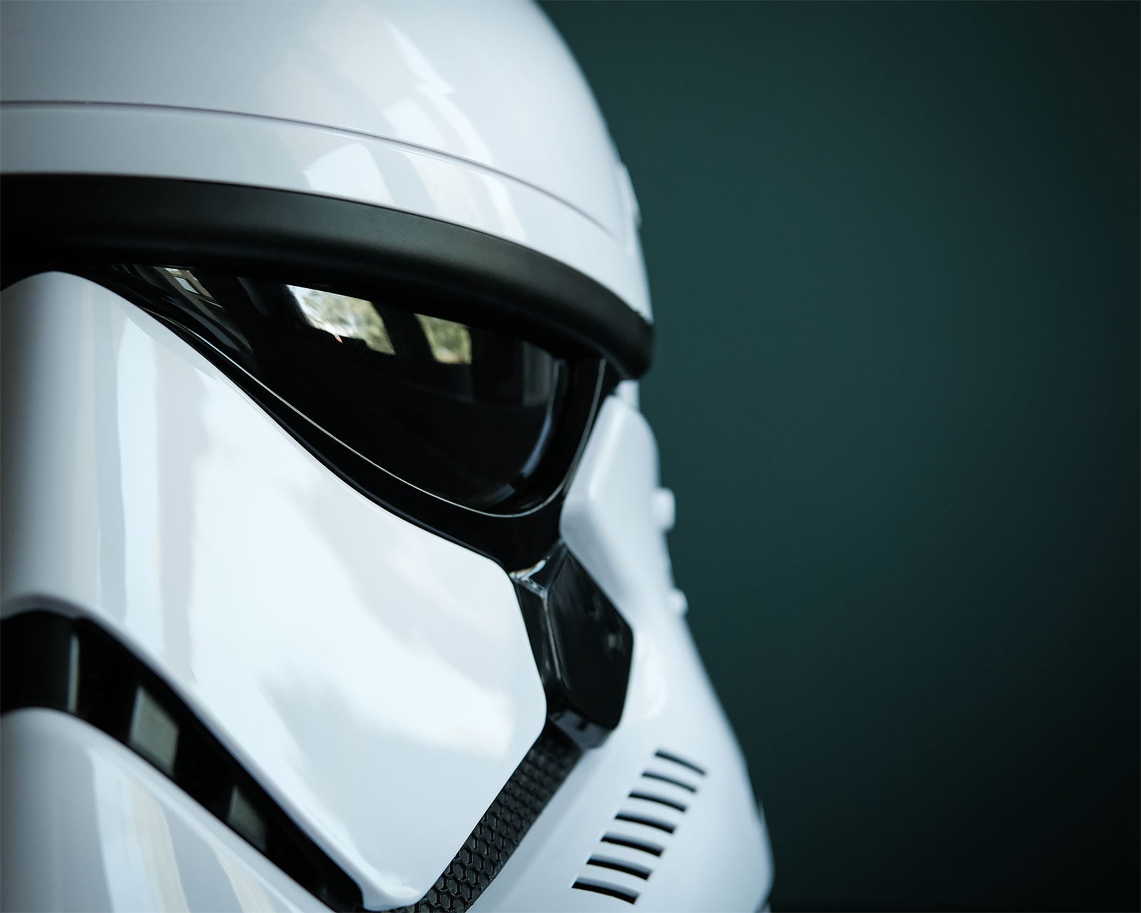 Productafbeelding First Order Stormtrooper Helm Replica met Stemvervormer - Star Wars