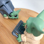 Productafbeelding Grogu met Helm en Tablet Mini Figurenset - Star Wars The Mandalorian