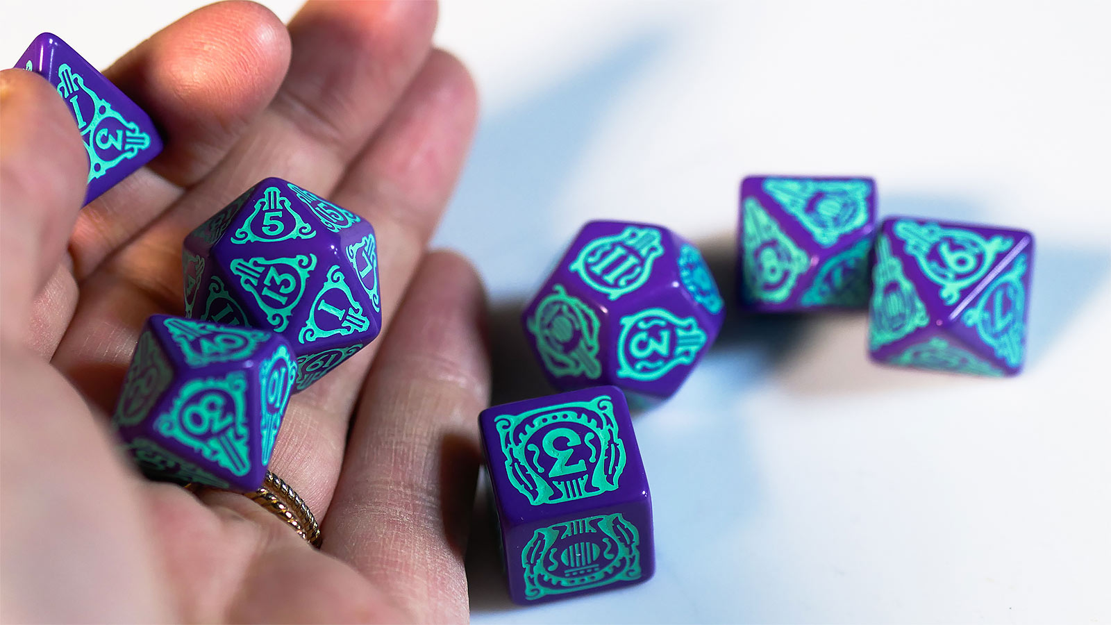 Productafbeelding Witcher - Dandelion Halve Eeuw van Poëzie RPG Dobbelsteen Set 7-delig met Verzamelmunt