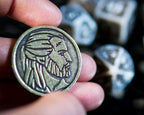 Productafbeelding Witcher - Geralt Witte Wolf RPG Dobbelstenenset 7-delig met verzamelaarsmunt