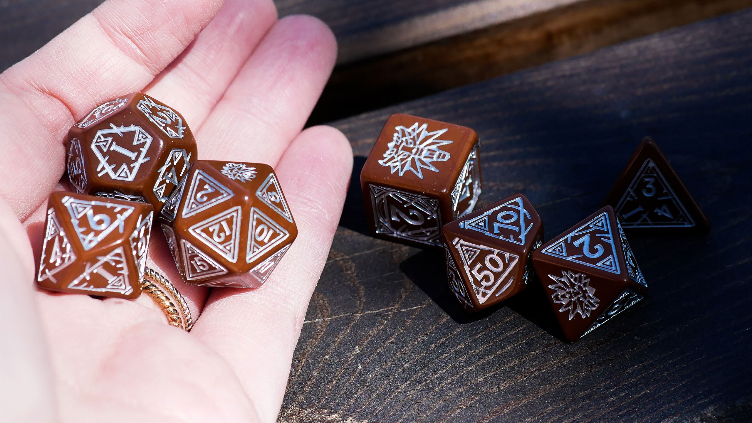 Productafbeelding Witcher - Geralt Roach's Companion RPG Dobbelstenenset 7-delig met verzamelaarsmunt