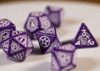 Productafbeelding Witcher - Yennefer Lila & Kruisbessen RPG Dobbelset 7-delig met verzamelmunt