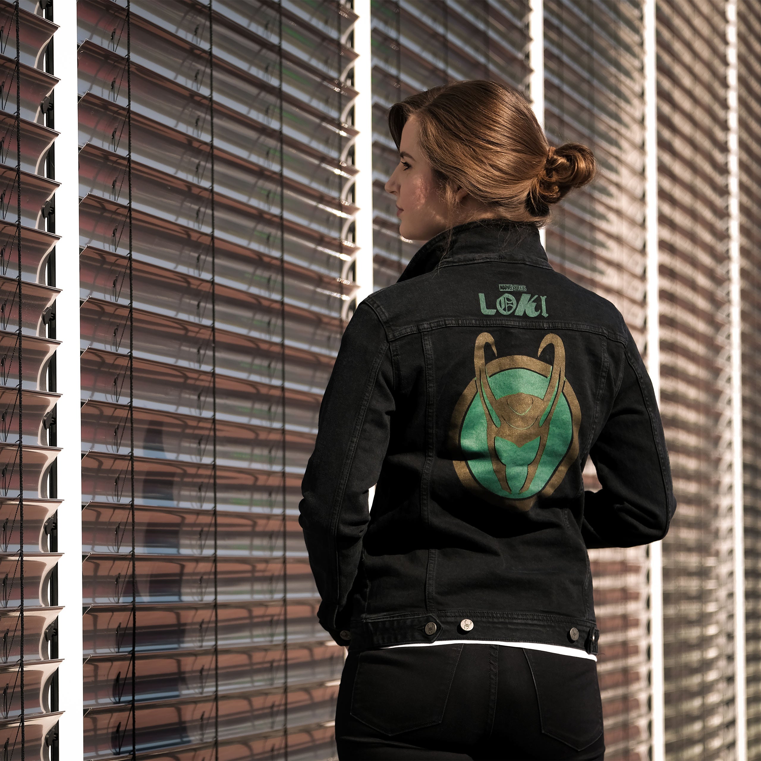 Productafbeelding Loki - Logo spijkerjas dames zwart
