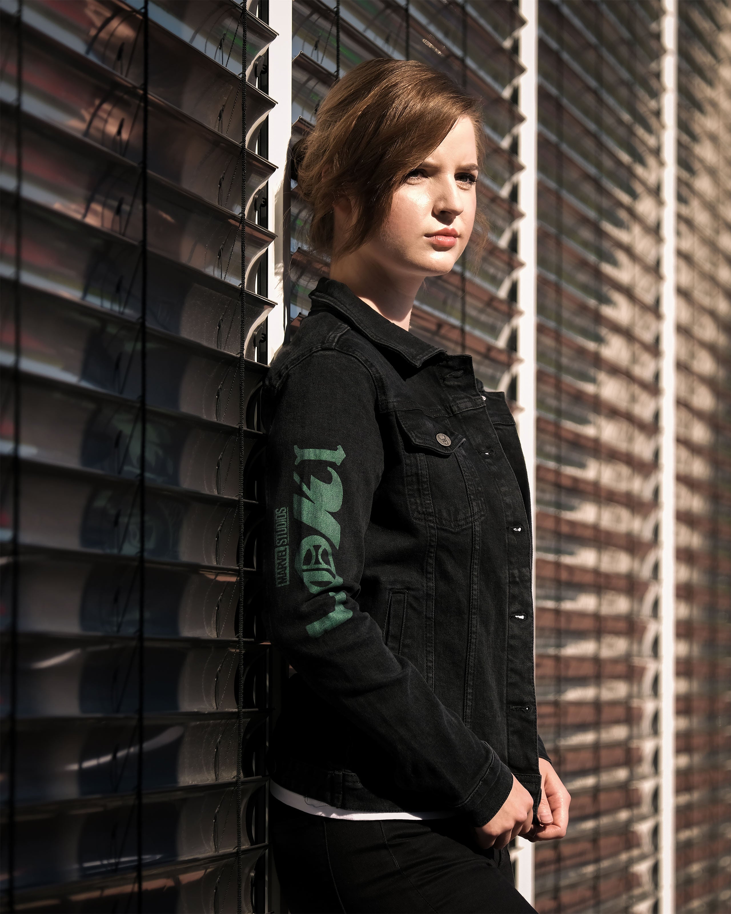 Productafbeelding Loki - Logo spijkerjas dames zwart