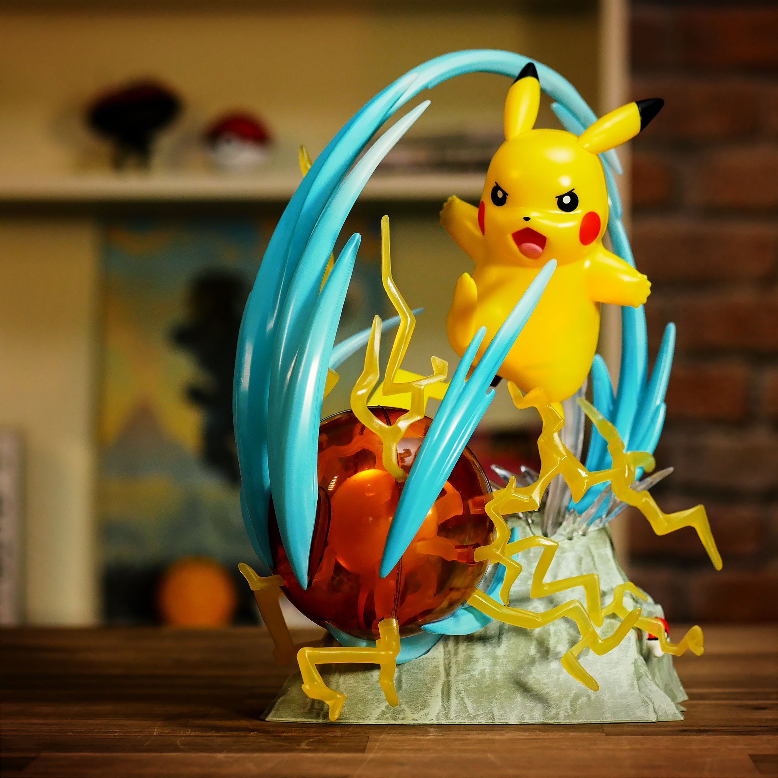 Productafbeelding Pokemon - Pikachu Jubileum Deluxe Beeldje met Verlichtingsfunctie 32 cm