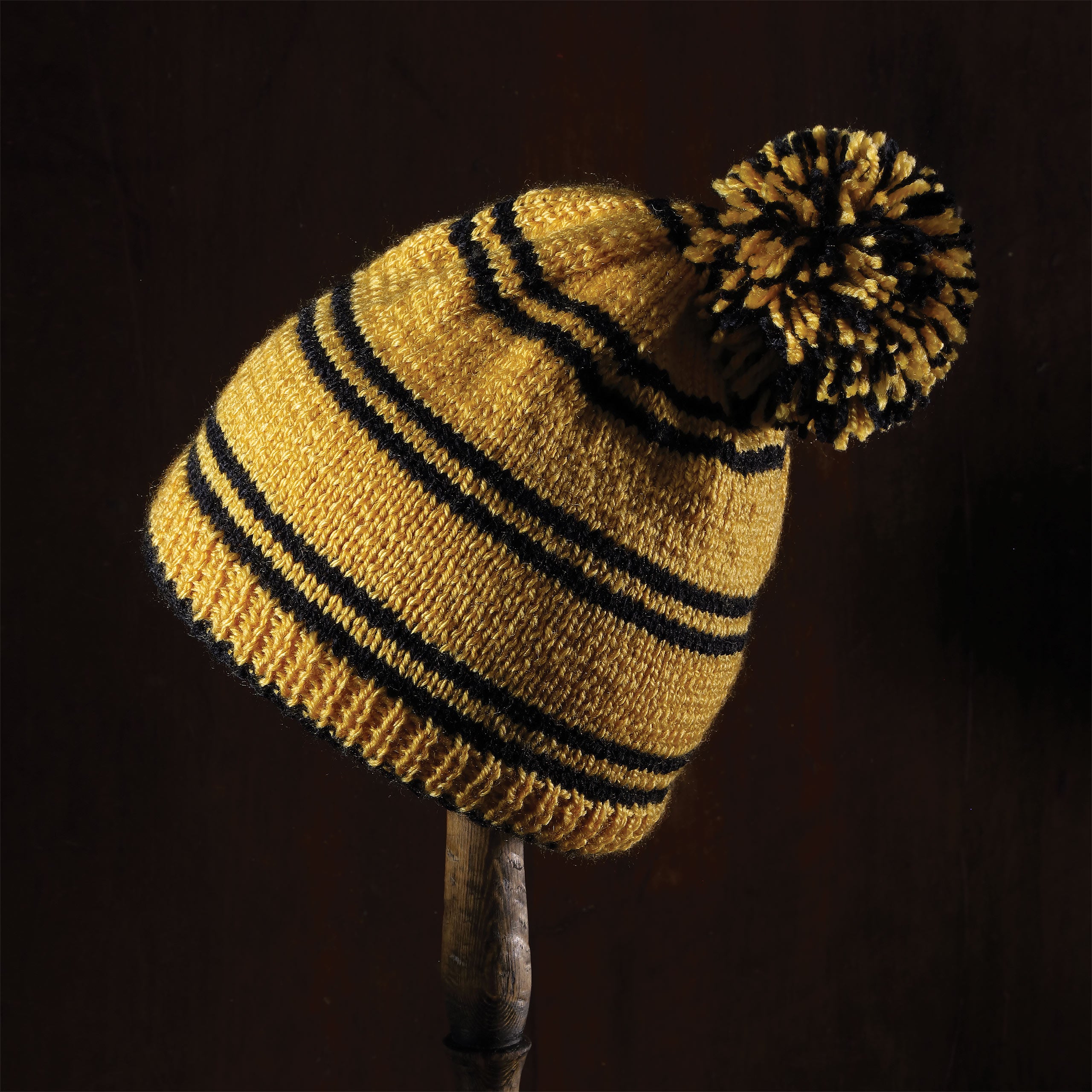 Productafbeelding Hufflepuff Pompon Muts Breiset - Harry Potter