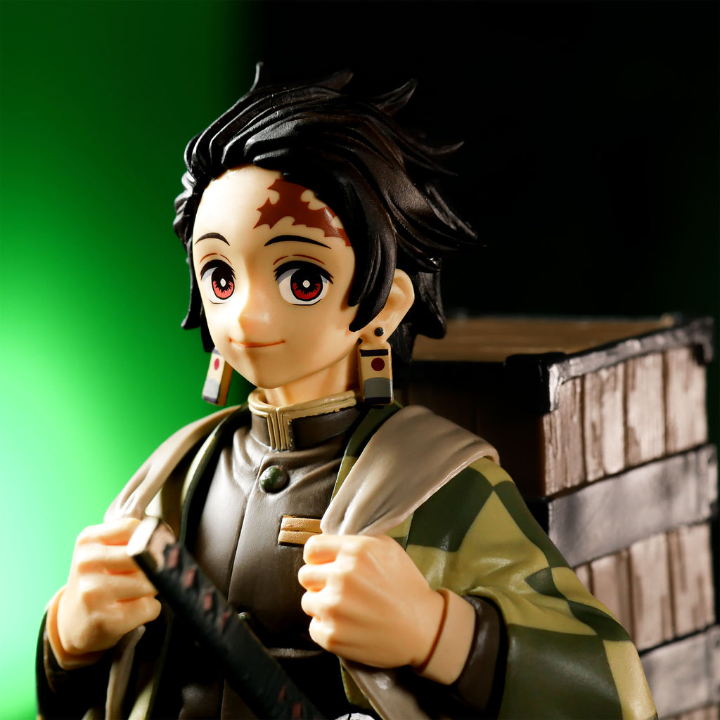 Productafbeelding Demon Slayer - Tanjiro Kamado met Nezuku Box Figuur 16,5 cm