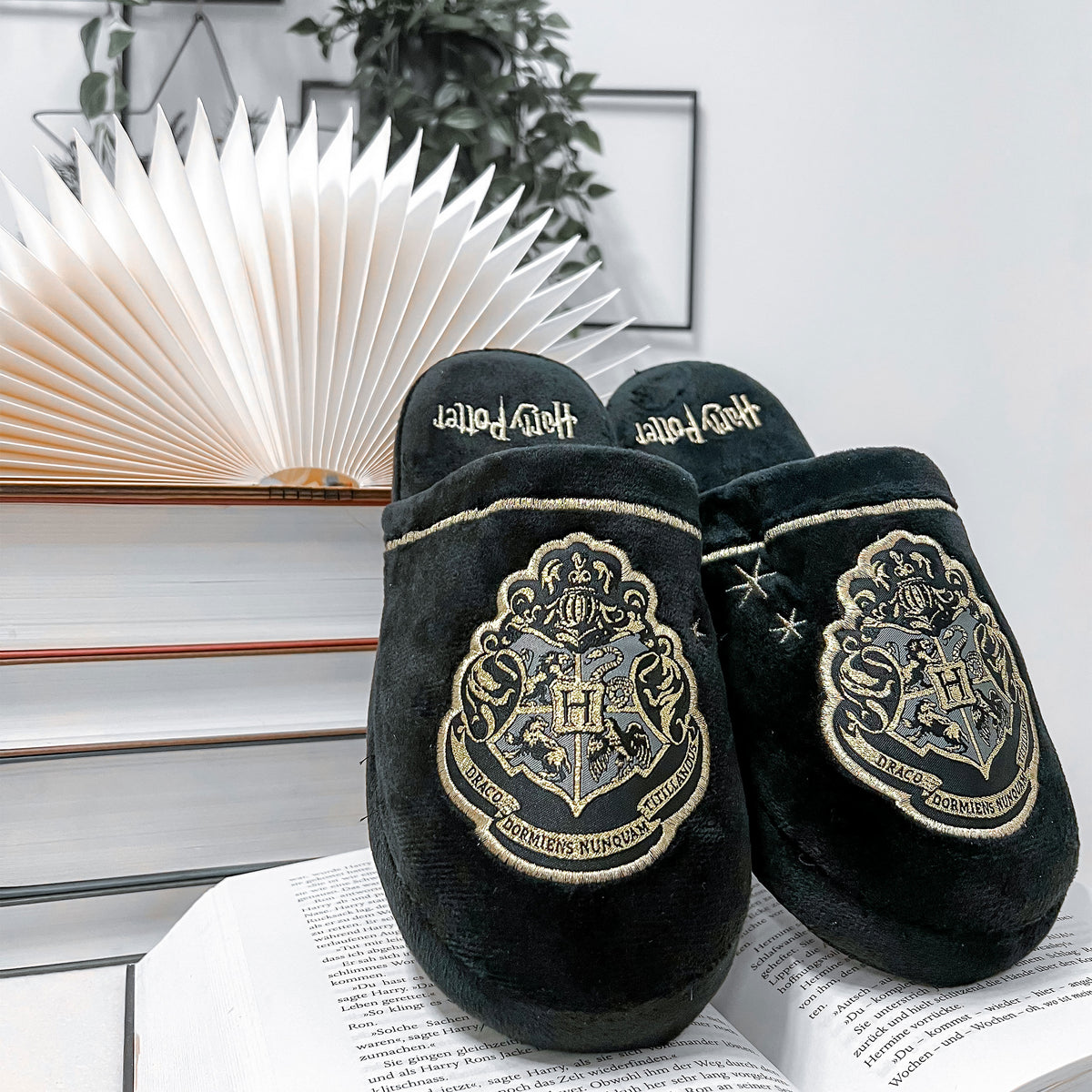 Productafbeelding Harry Potter - Hogwarts Wapen Pluche Pantoffels