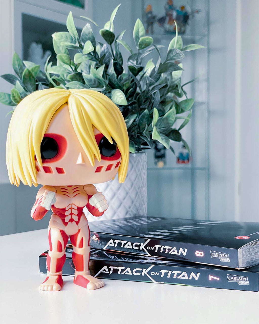 Productafbeelding Attack on Titan - Female Titan Glow in the Dark Funko Pop Figuur 15cm