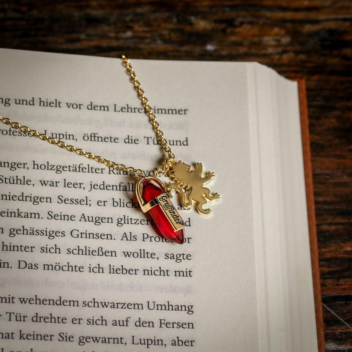 Productafbeelding Harry Potter - Zwerkbal Ketting met Griffoendor Embleem