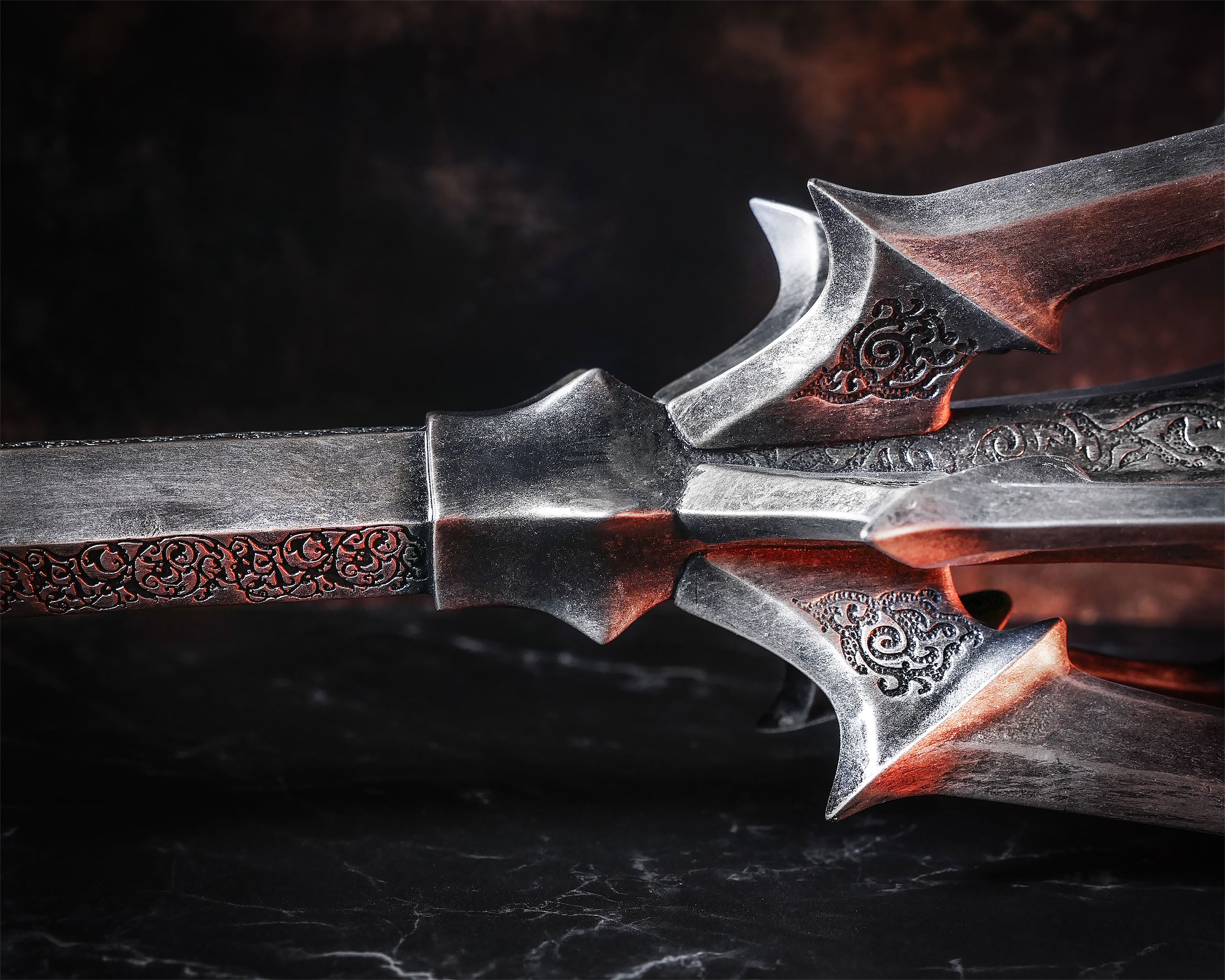 Productafbeelding The Lord of the Rings – Saurons knotsreplica met oorlogsbanier (Red Eye Edition)