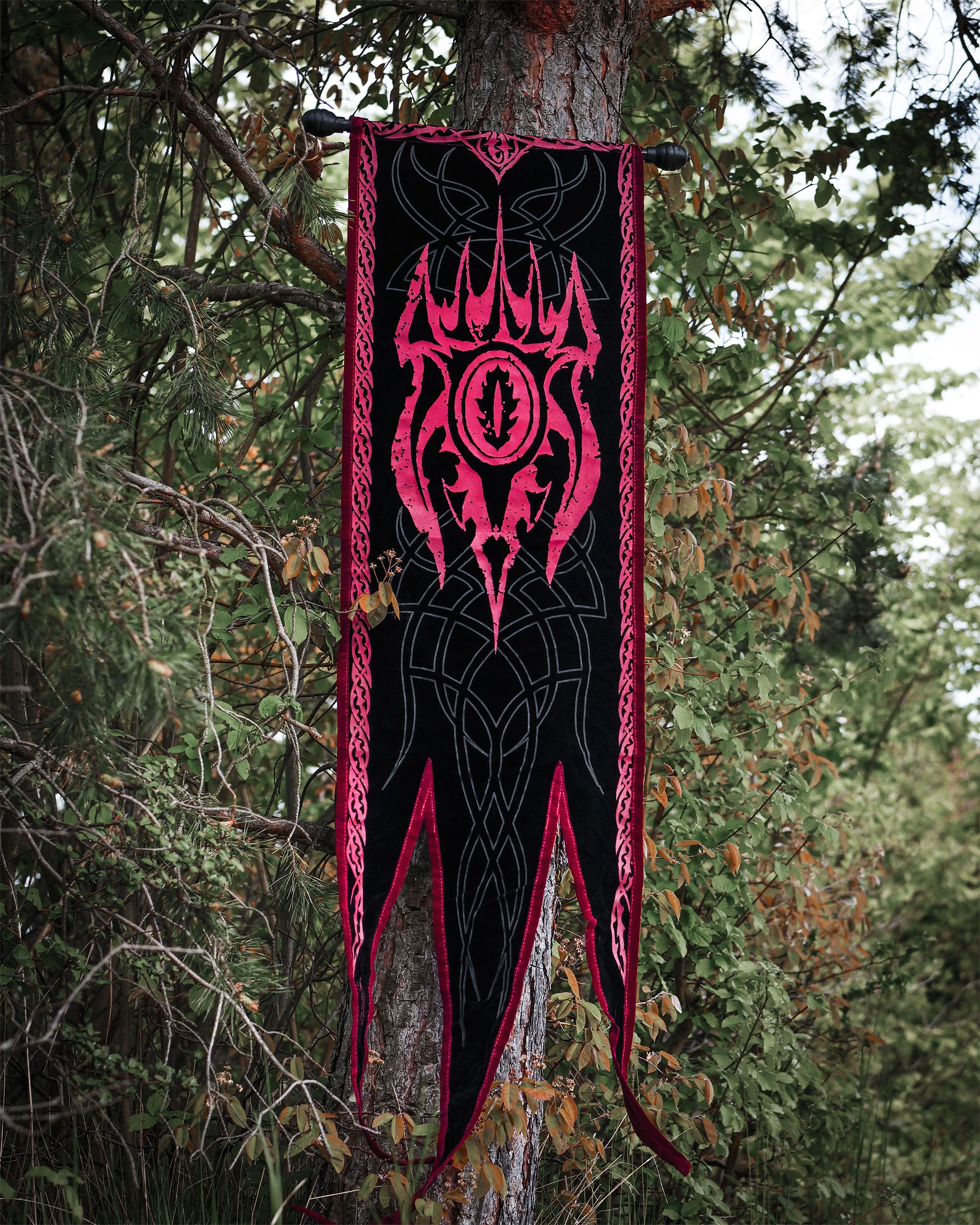 Product image The Lord of the Rings – Sauron’s Mace Replica with War Banner (Red Eye Edition)