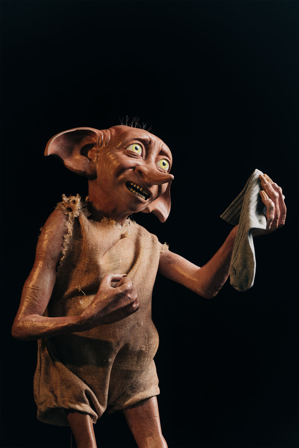 Productafbeelding Dobby met Sok Levensgrote Standbeeld Versie 3 - Harry Potter