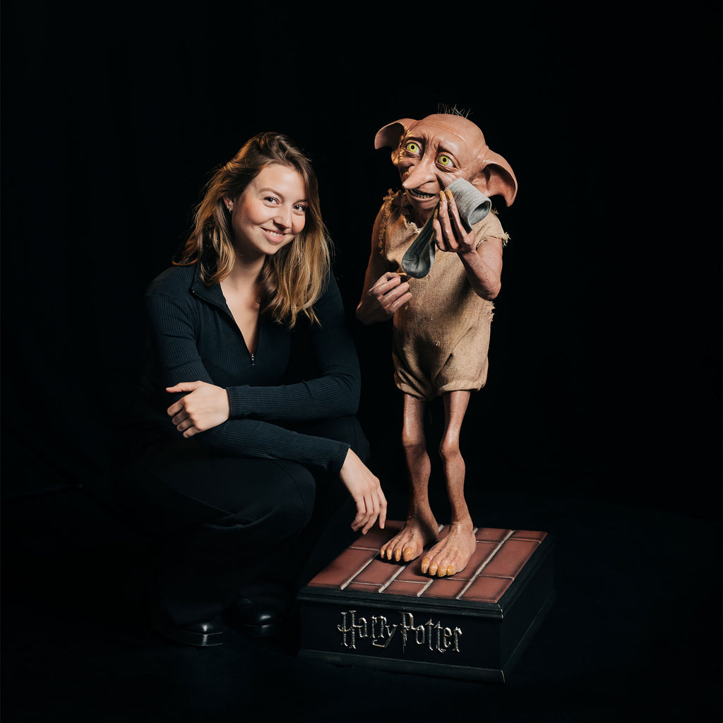 Productafbeelding Dobby met Sok Levensgrote Standbeeld Versie 3 - Harry Potter