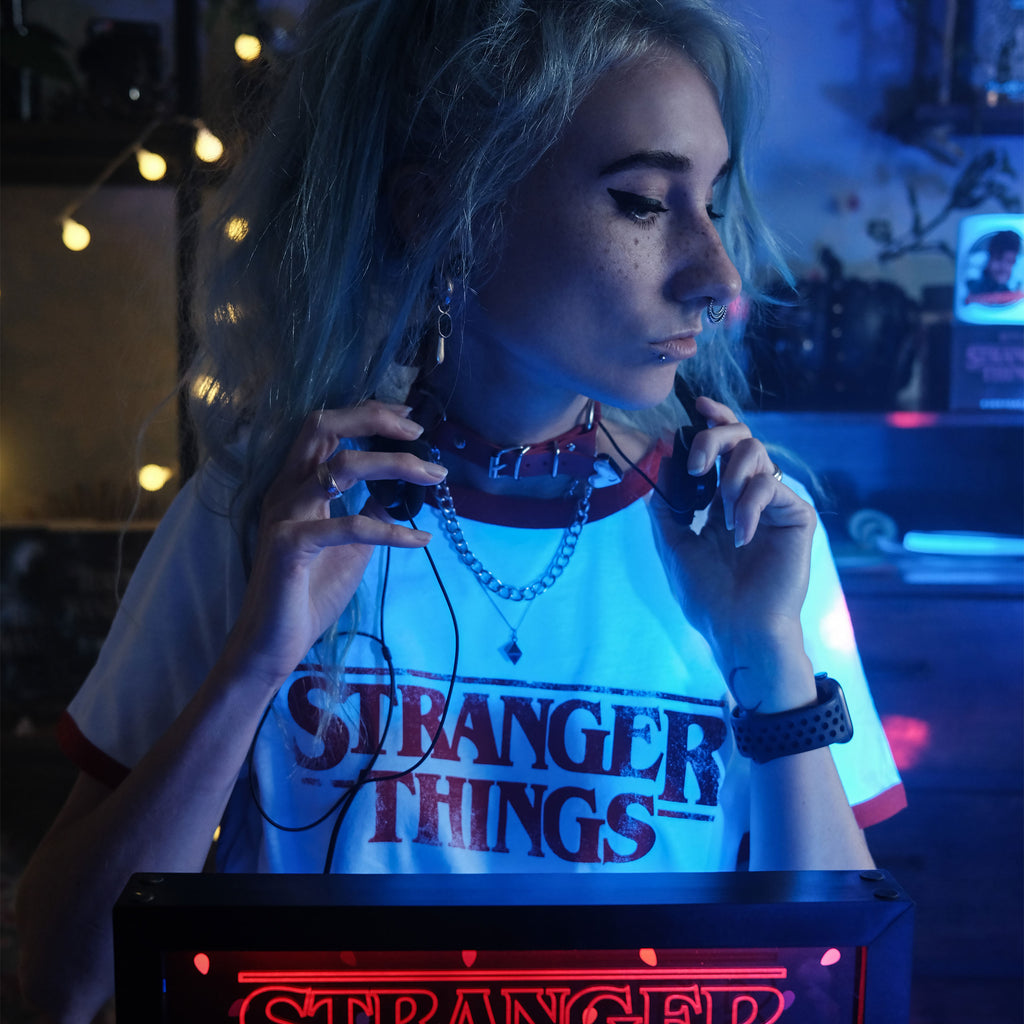 Productafbeelding Stranger Things - Distressed Logo Crop Top wit