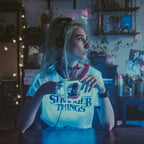 Productafbeelding Stranger Things - Distressed Logo Crop Top wit