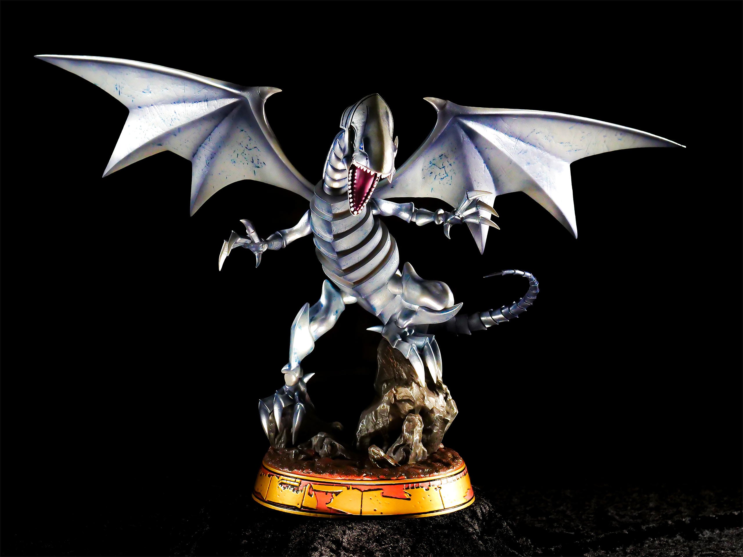Productafbeelding Yu-Gi-Oh! - Blauwogige Witte Draak Standbeeld