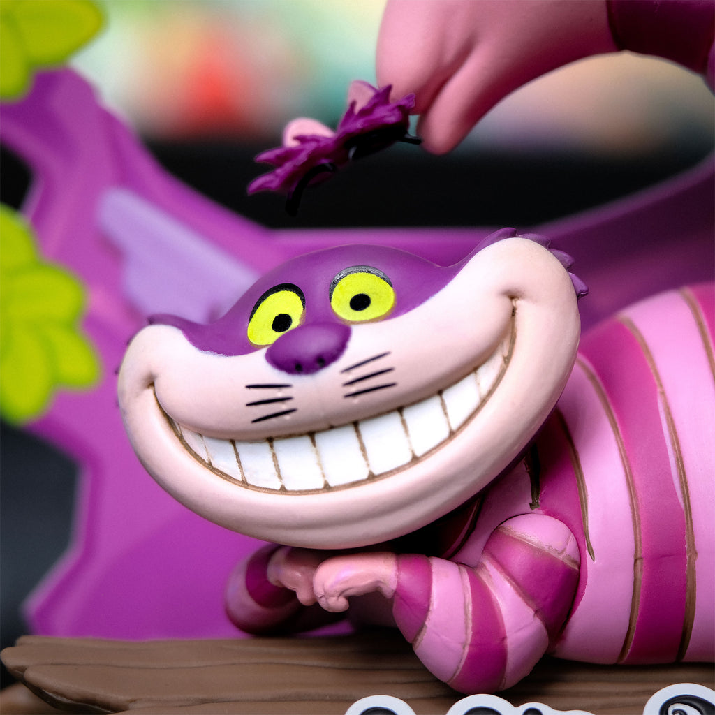 Productafbeelding Cheshire Cat helemaal gek hier Diorama figuur - Alice in Wonderland