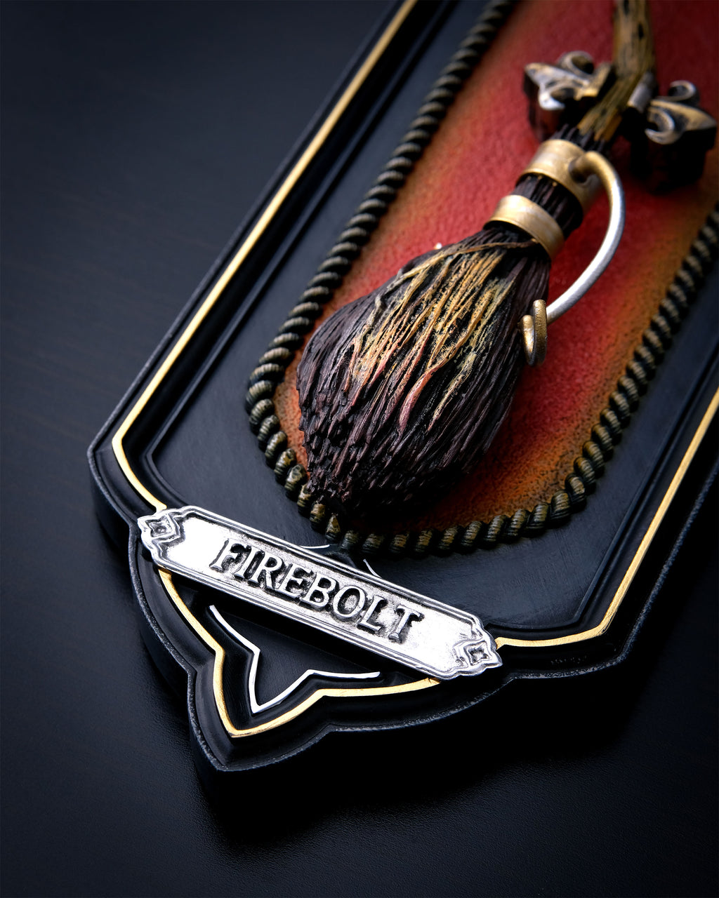 Productafbeelding Harry Potter - Firebolt Miniatuur Replica 35 cm