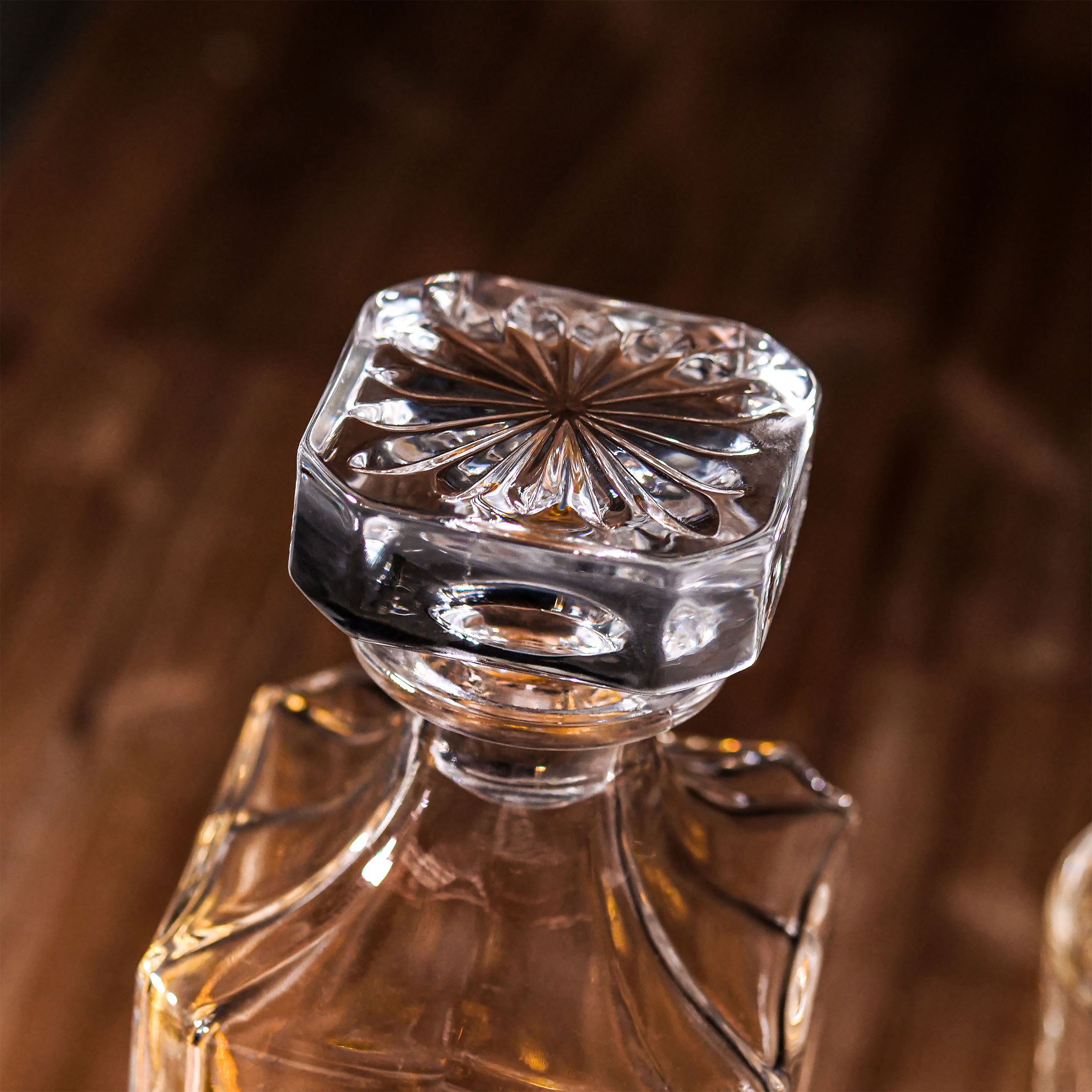 Product image Game of Thrones - Decanter with Stopper and Glass Set
