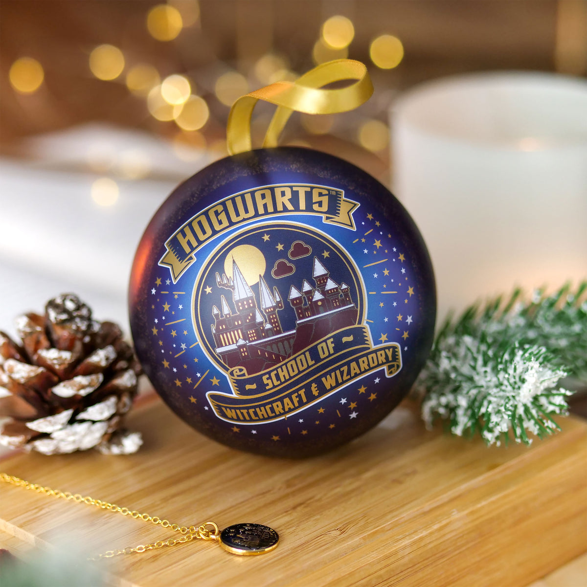 Productafbeelding Harry Potter - Zweinstein School of Witchcraft Kerstbal met Ketting