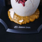 Productafbeelding Jurassic Park - Baby Velociraptor Ei Diorama Figuur