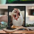 Productafbeelding Jurassic Park - Baby Velociraptor Ei Diorama Figuur