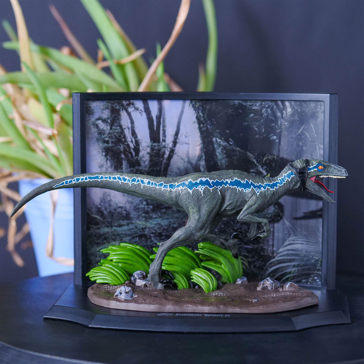 Productafbeelding Jurassic Park - Blauwe Velociraptor Diorama Figuur