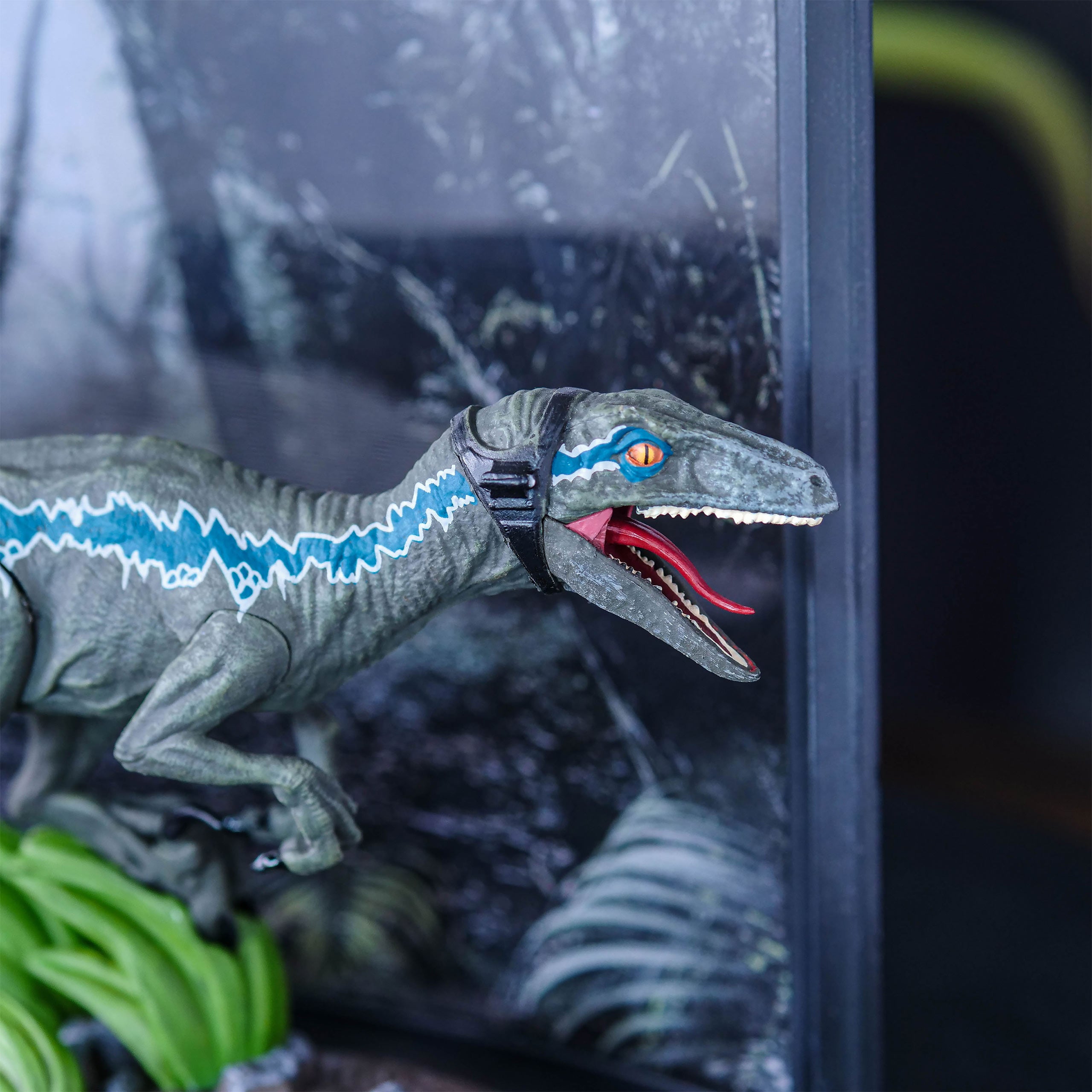 Productafbeelding Jurassic Park - Blauwe Velociraptor Diorama Figuur