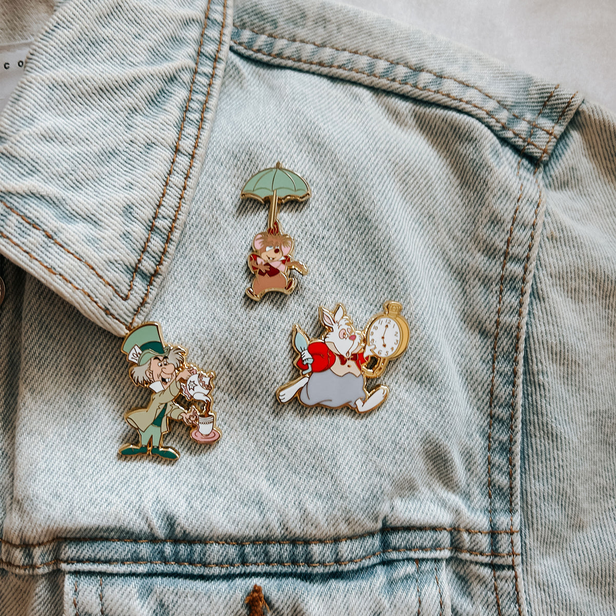 Productafbeelding Alice in Wonderland - Onverjaardag Mysterie Funko Pop Pin