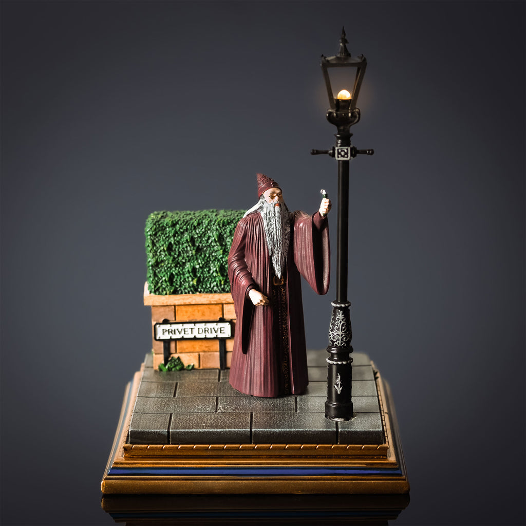 Productafbeelding Harry Potter - Dumbledore Privet Drive Diorama Figuur met Licht