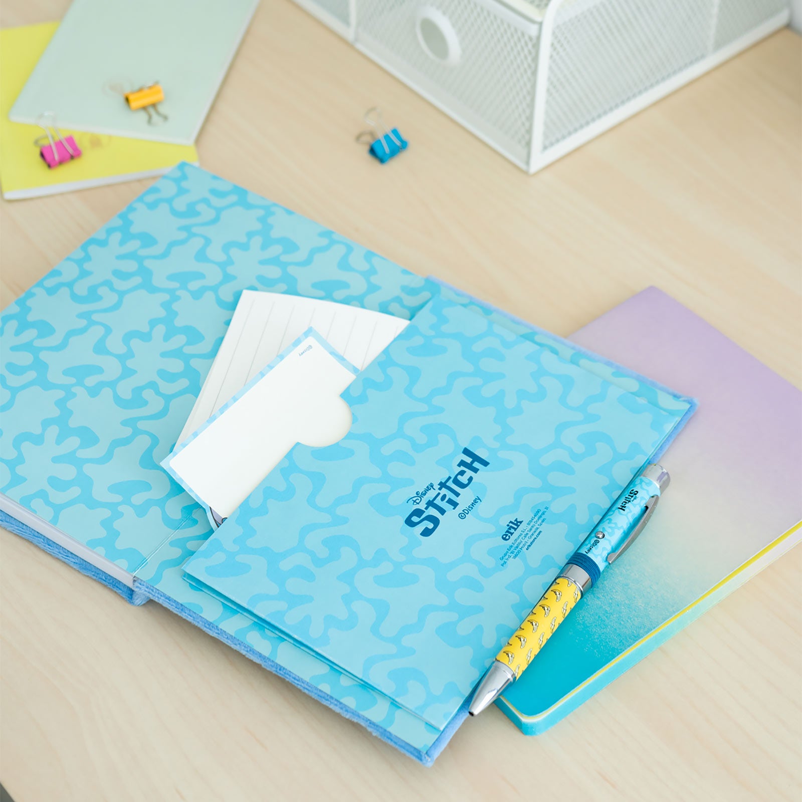 Productafbeelding Stitch Pluche Notitieboek met Projector Pen - Lilo & Stitch