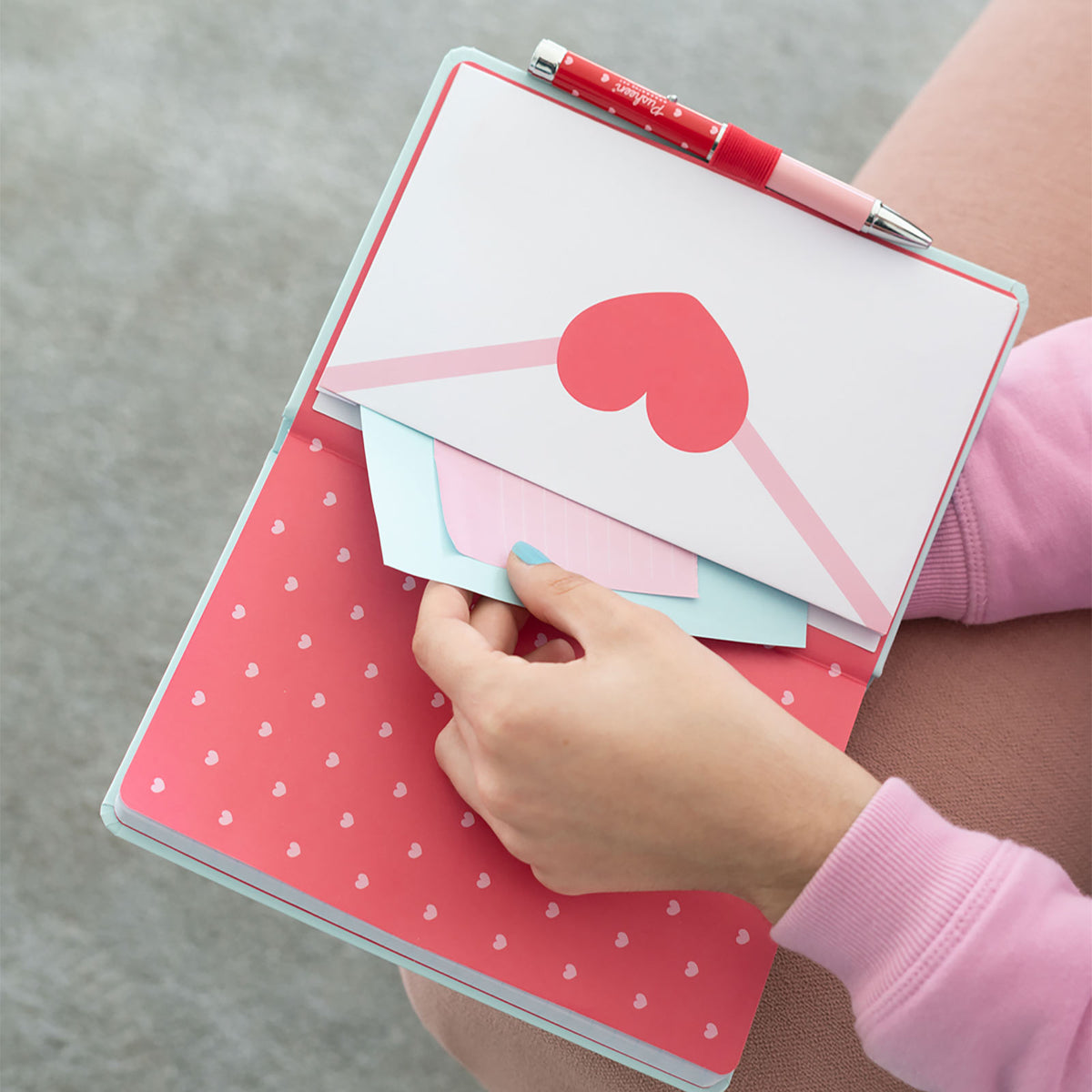 Productafbeelding Pusheen - Purrfect Love Notitieboek met Projector Pen