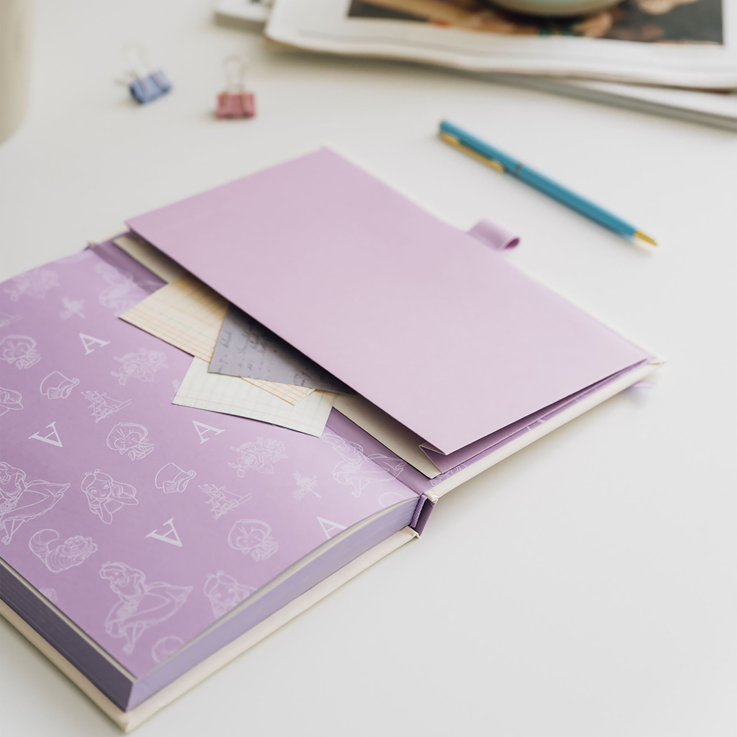Productafbeelding Alice in Wonderland - Tuin Notitieboek met Balpen