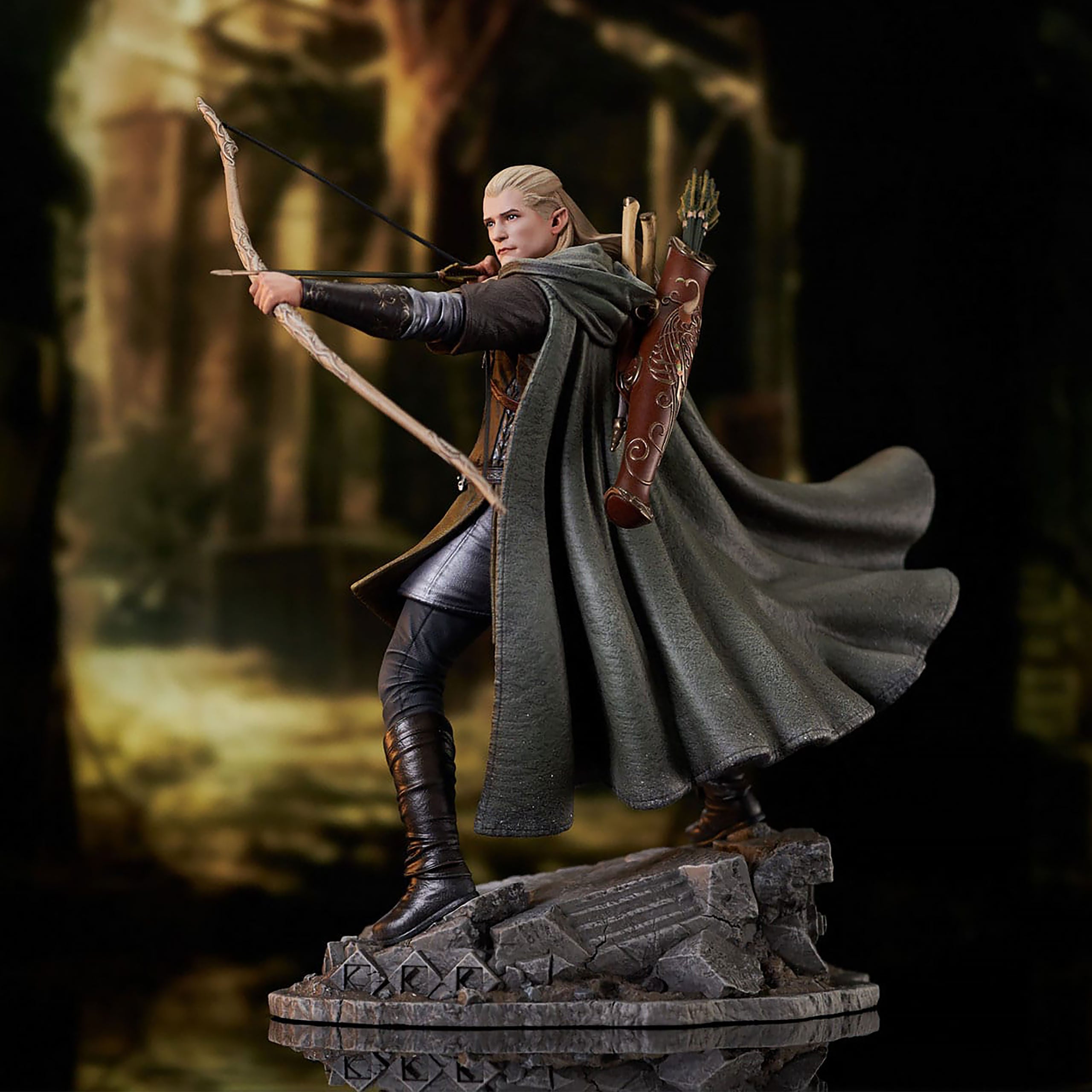 Productafbeelding Heer der Ringen - Legolas Deluxe Gallery Standbeeld