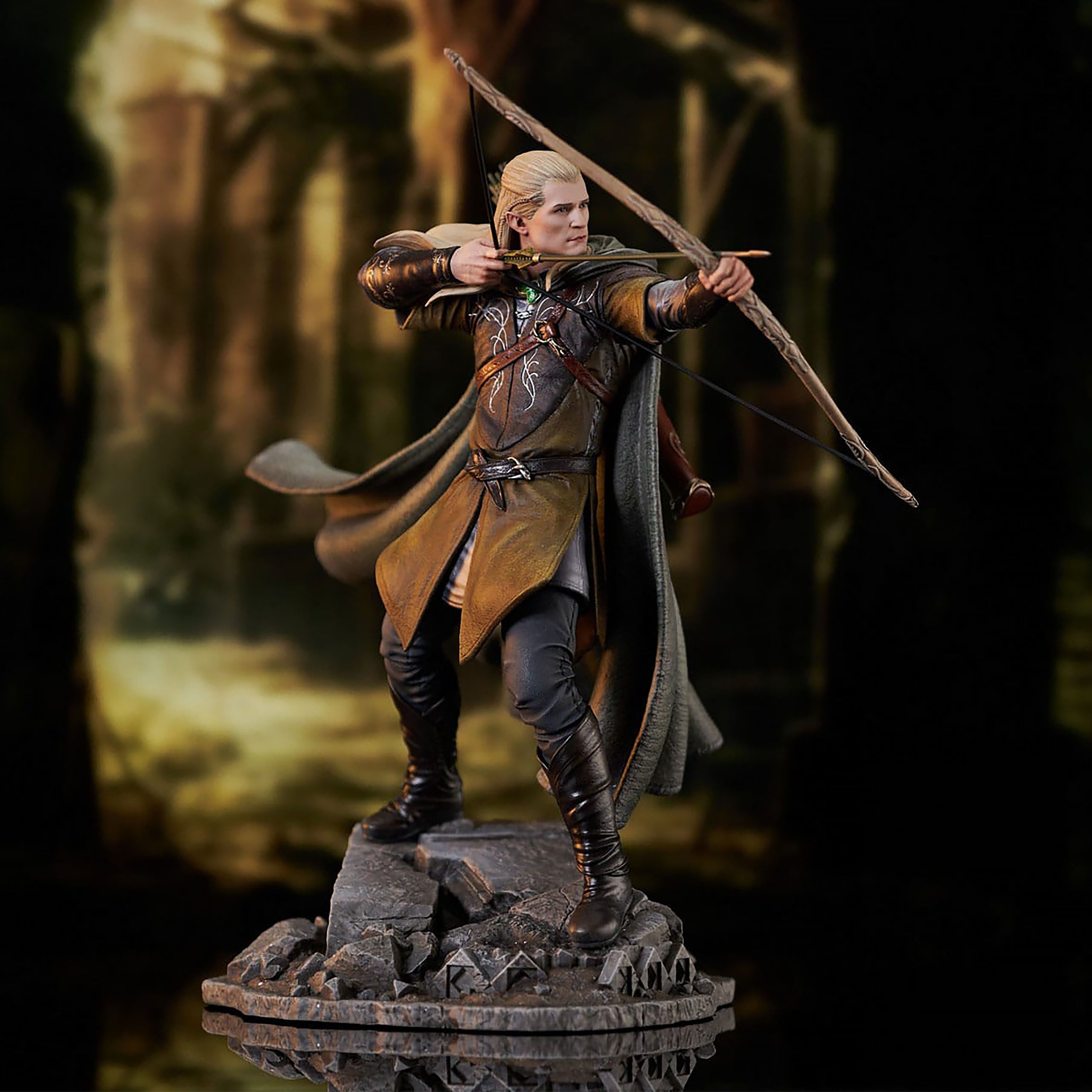 Productafbeelding Heer der Ringen - Legolas Deluxe Gallery Standbeeld