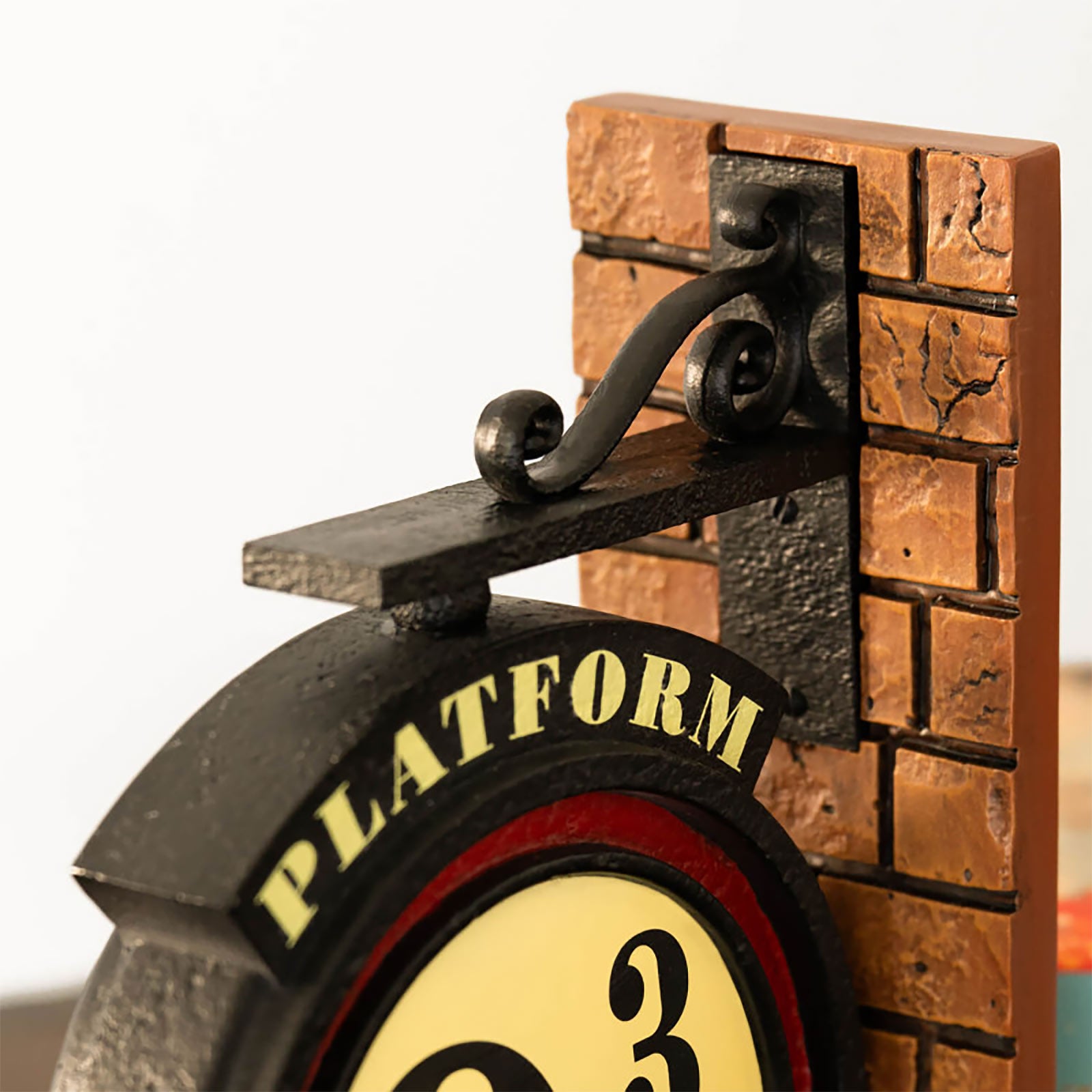 Product image Harry Potter - Platform 9 3/4 Bookend