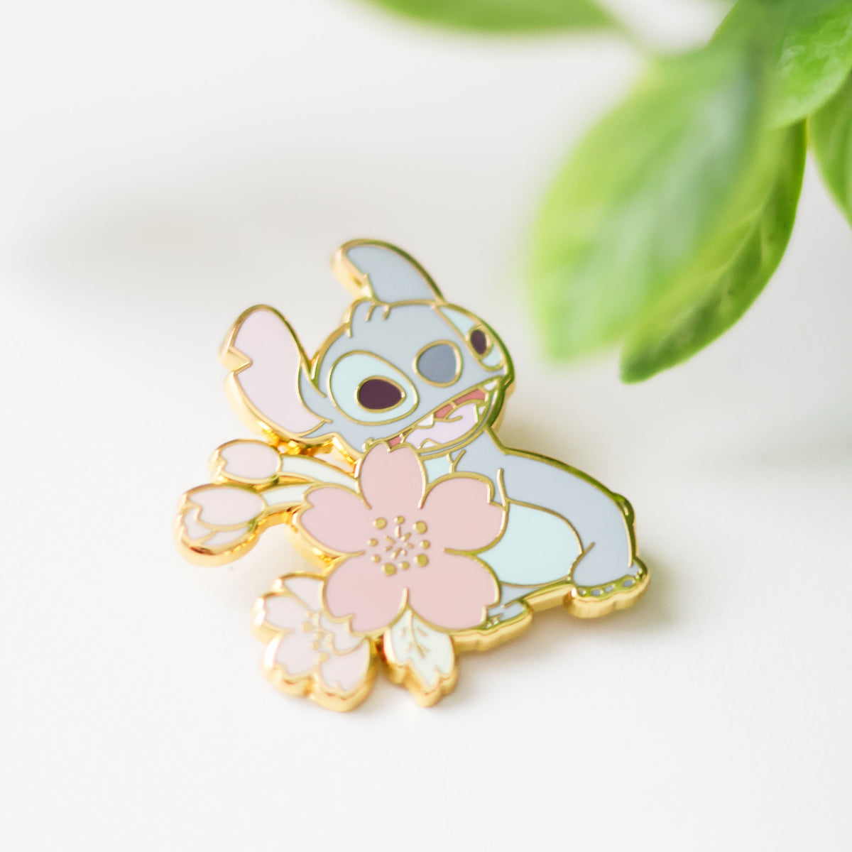 Productafbeelding Lilo & Stitch - Angel en Stitch Kersenbloesem Mystery Pin